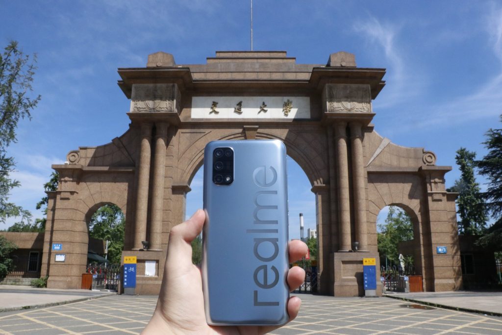 Ed An5GU8AAGf p 1 Realme V5 arrives as the cheapest 5G smartphone with Dimensity 720 SoC