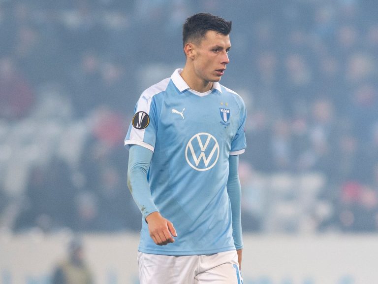 Manchester United eyeing on Anel Ahmedhodzic