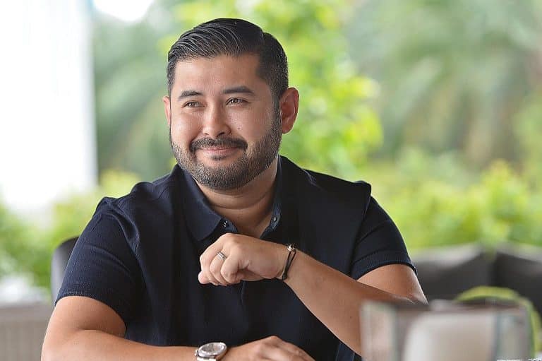 The Prince of Johor, Tunki Ismail Ibni Sultan Ibrahim plans to buy Valencia CF
