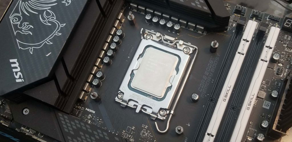 sDCa6Ls7Hf57chZDYx8Cn5 Intel might just launch its B660 motherboard chipsets in January