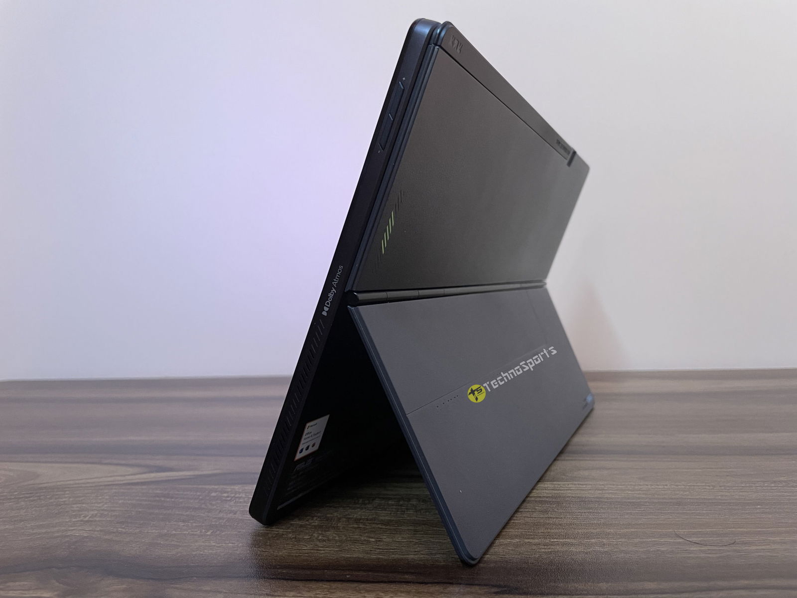 ASUS Vivobook 13 Slate OLED is promising, limited by the performance