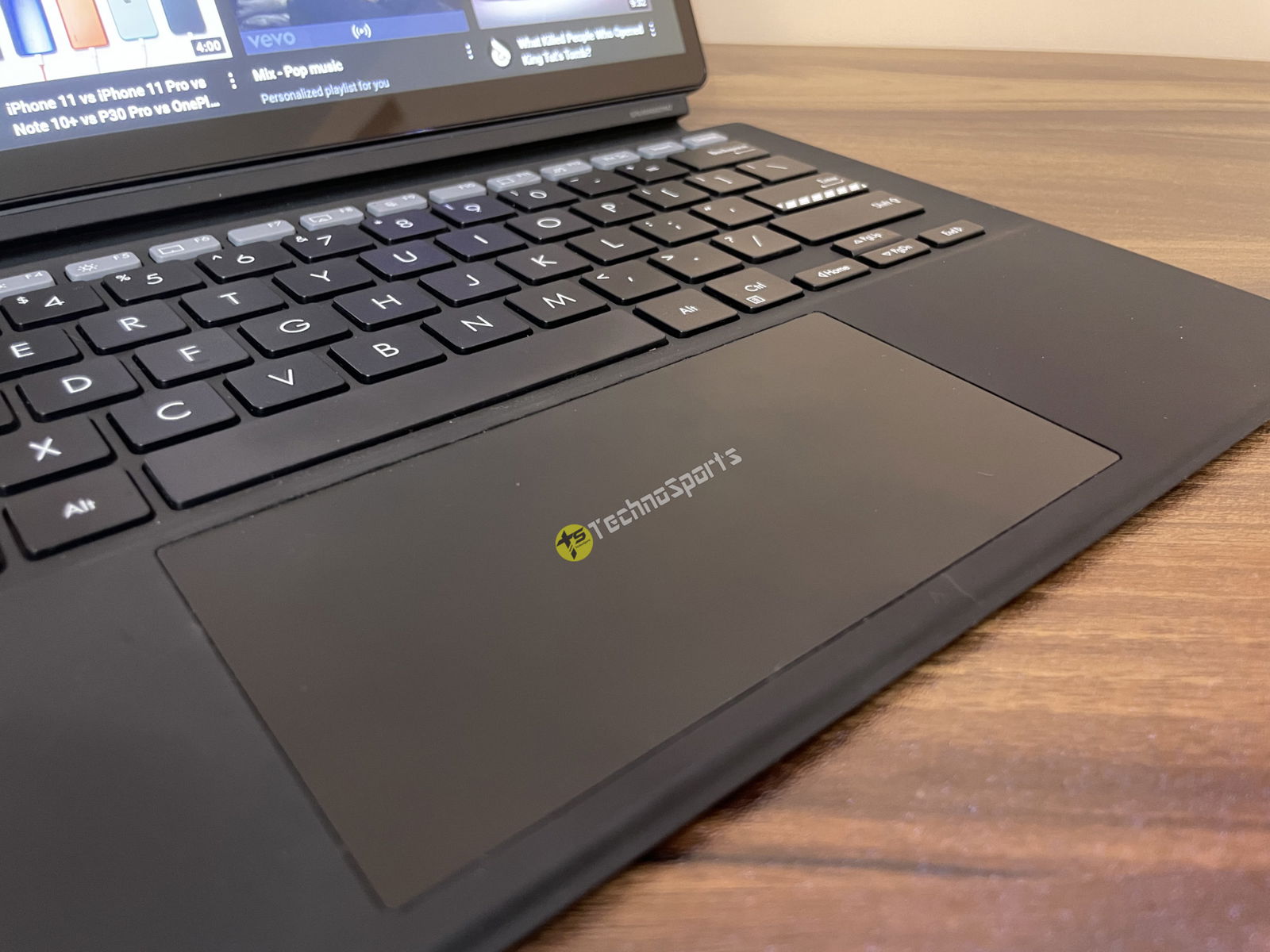 ASUS Vivobook 13 Slate OLED is promising, limited by the performance
