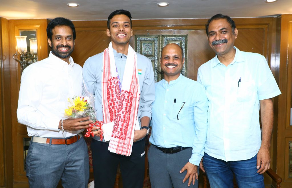 Indias Chirag Shetty along with chief national coach Pullela Gopichand BAI General Secretary Sanjay Mishra Badminton Association of India awards cash prizes to Thomas Cup-winning contingent