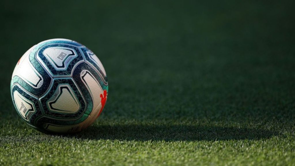 What is the LaLiga 2022–23 salary cap for each club?