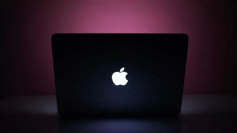 Apple might finally bring back its Illuminated Apple Logo