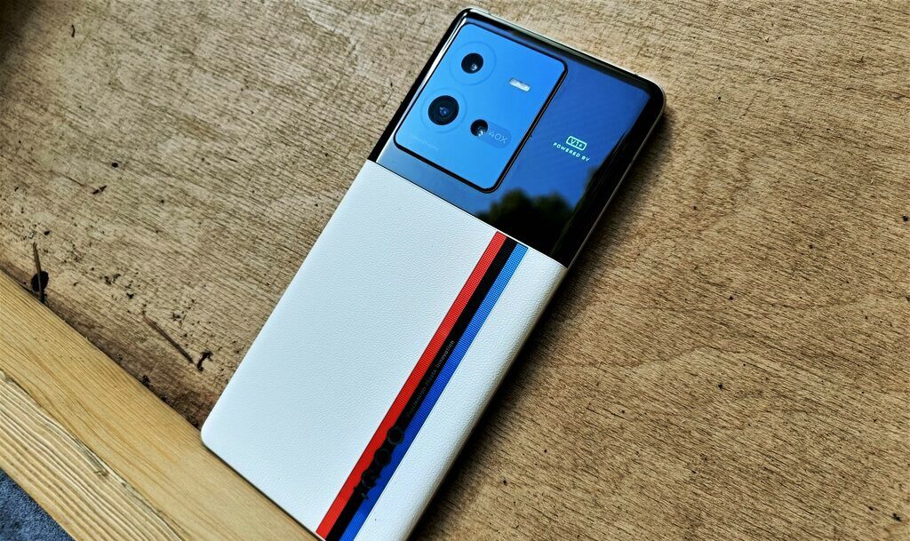 iQOO 11 Official Teaser Confirms Snapdragon 8 Gen 2 SoC, LPDDR5X RAM and Storage Standard