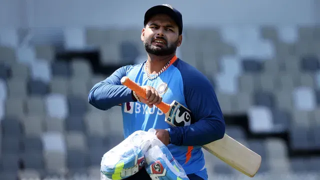 Rishabh Pant Rishabh Pant's car accident: No serious injuries occurred, BCCI is in touch with his family doctors