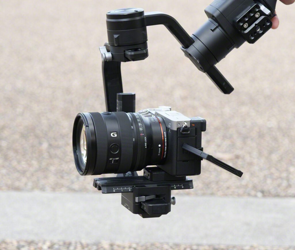 FmrRBn6aAAEXoRu Sony redefines the standard Zoom lens with the launch of ultra-wide FE 20-70mm F4 G