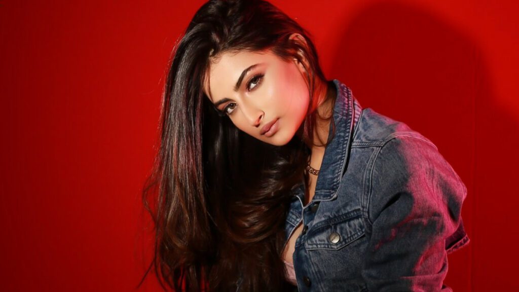 pal1 Sensual Palak Tiwari Age, Bio, Net Worth, Height, Family, and Income in 2025