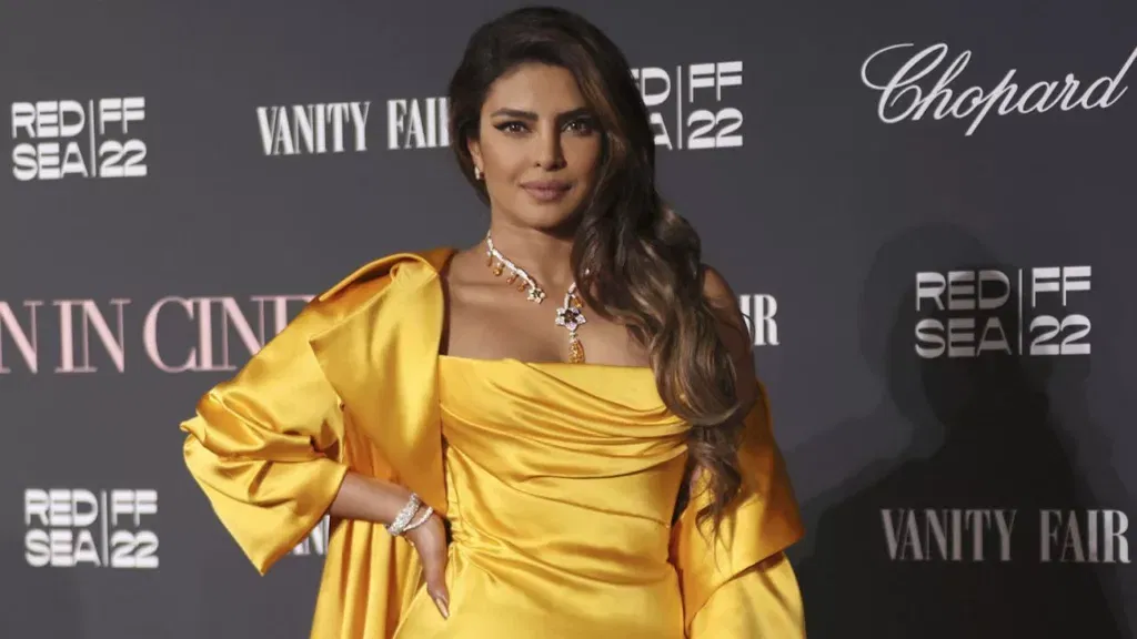 p34 Here's the list of Hottest Moms of Bollywood in 2024