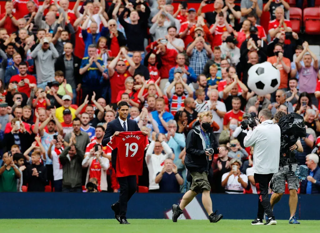LYNXMPEH7D04N Manchester United Opts Against Extending Raphael Varane's Contract by 12 Months