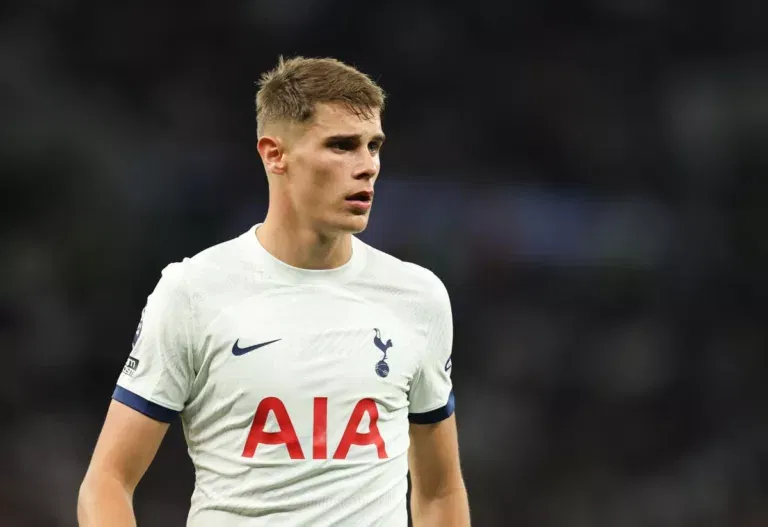 Micky Van de Ven Sets Record as Premier League’s Fastest Player Ever: Clocks Mind-Blowing Top Speed of 37.38 km/h against Brentford