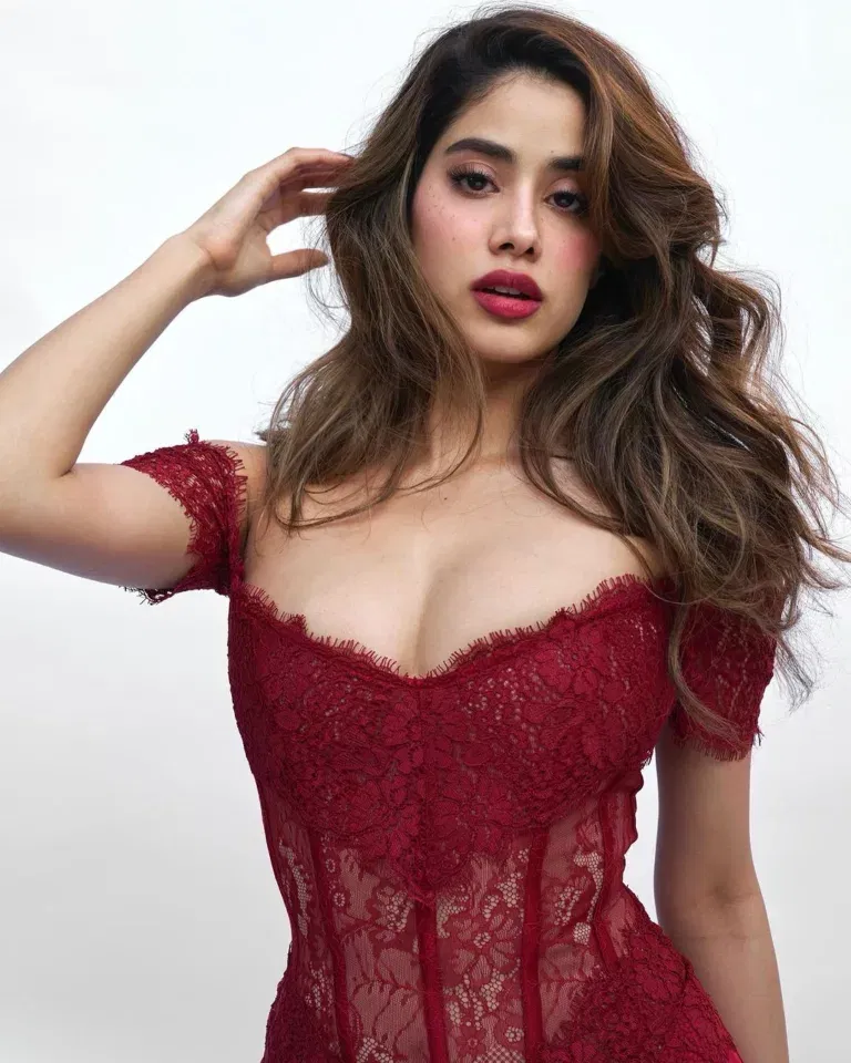 Janhvi Kapoor in a Maroon Gown has stolen the internet with her new Valentine’s Day Look 2024
