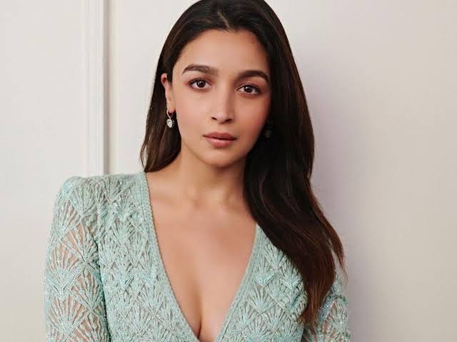 WhatsApp Image 2024 04 15 at 17.59.56 37ddaa53 Top 10 Bollywood Actresses With Highest Box Office Collections