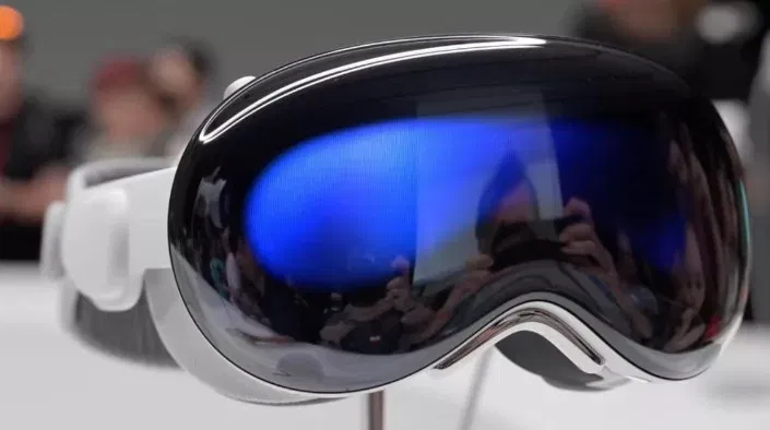 image 18 23 jpg Apple's Vision Pro Successor Delayed to End of 2026 as Cost Reduction Efforts Continue