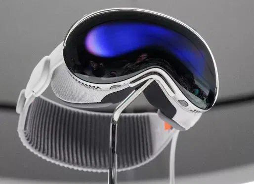image 18 24 jpg Apple's Vision Pro Successor Delayed to End of 2026 as Cost Reduction Efforts Continue