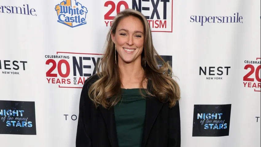 kel2 2 Gorgeous Kylie Kelce Age, Net Worth, Career, Income, Family, and More