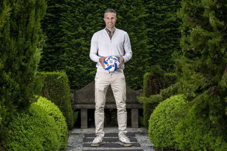 Robin Van Persie earns 1st managerial job with Heerenveen