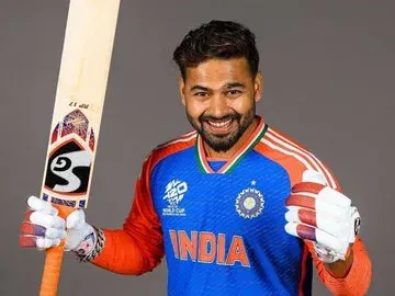 Rishabh Pant9 Rishabh Pant Gifts Scooters to Heroes Who Saved His Life