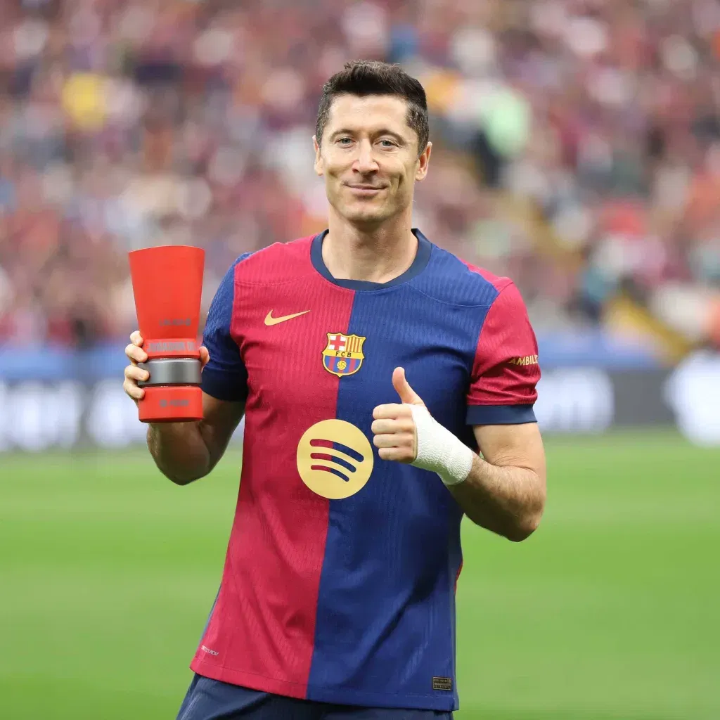 Robert Lewandowski 1 Barcelona’s Shirt Sales Unveil Fan Favorites: Young Star, Veteran Leader, and a Legendary Surprise