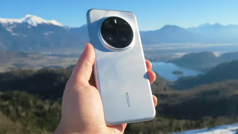Honor Magic 7 Mini Could Join Lineup with Compact Design
