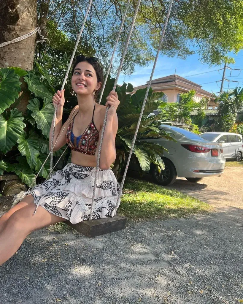 anyaa 14 Sexy Actress Ananya Panday Hot Photos Gallery as of 2025