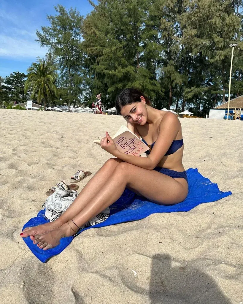anyaa 16 Sexy Actress Ananya Panday Hot Photos Gallery as of 2025