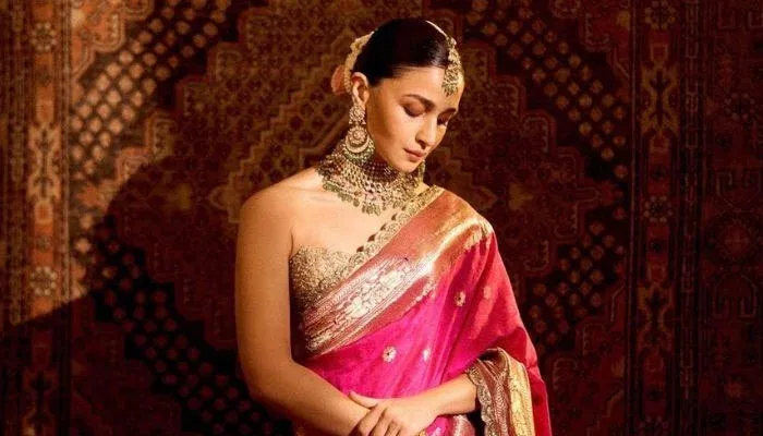 bllksi 5 Bollywood Gulabi Saree Saga: A Celebration of Timeless Elegance