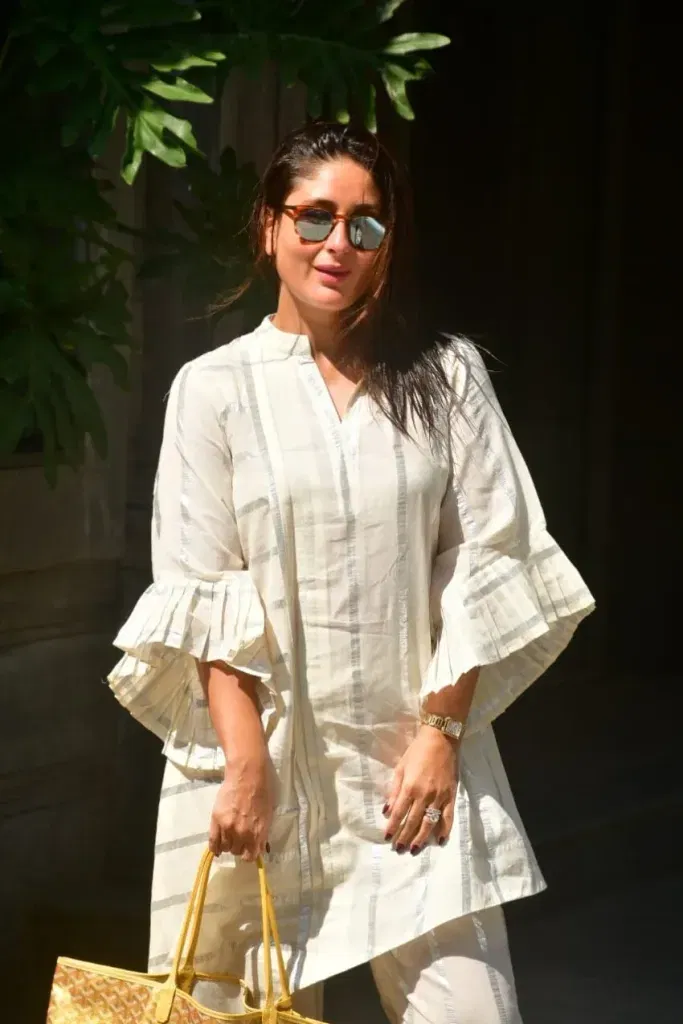 kareesn 15 Sexiest Photos: Kareena Kapoor Hot Photo Gallery in 2025
