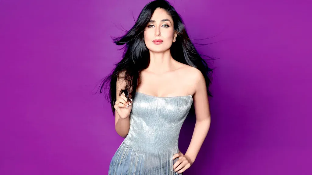 kareesn 18 Sexiest Photos: Kareena Kapoor Hot Photo Gallery in 2025