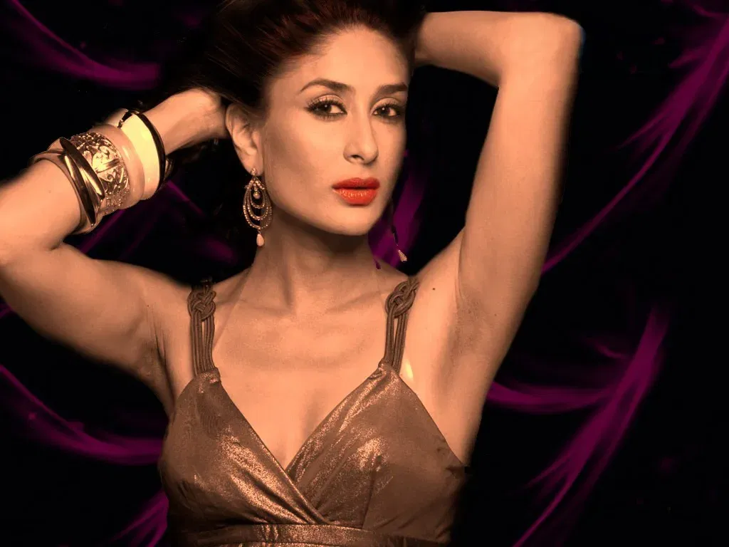 kareesn 19 Sexiest Photos: Kareena Kapoor Hot Photo Gallery in 2025