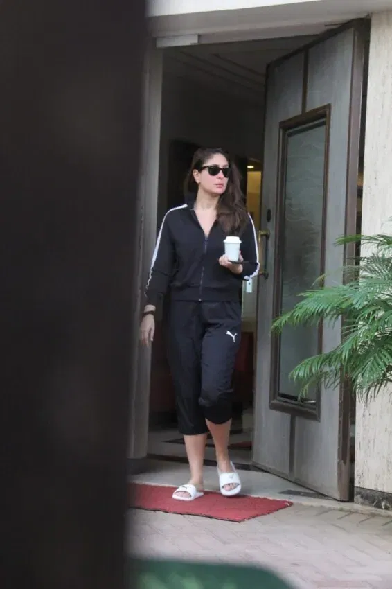 kareesn 7 Sexiest Photos: Kareena Kapoor Hot Photo Gallery in 2025