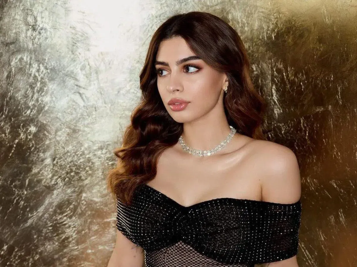 Glamorous Khushi Kapoor Hot Photo Gallery in 2025