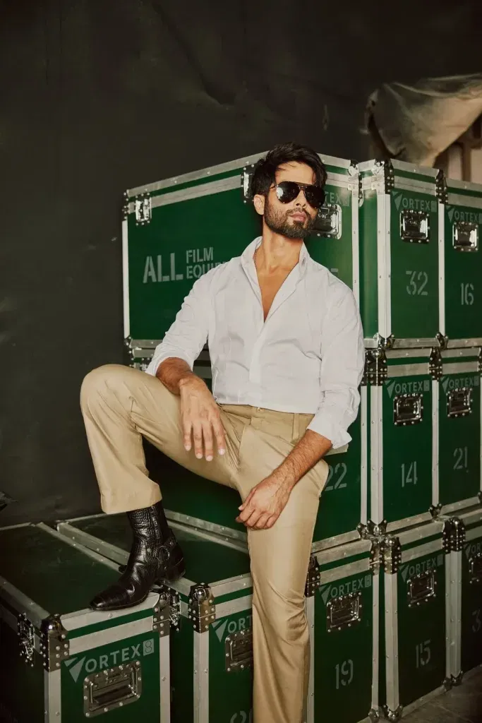 shahid 13 Dashing Shahid Kapoor Photos: A Cinematic Journey of Passion and Reinvention