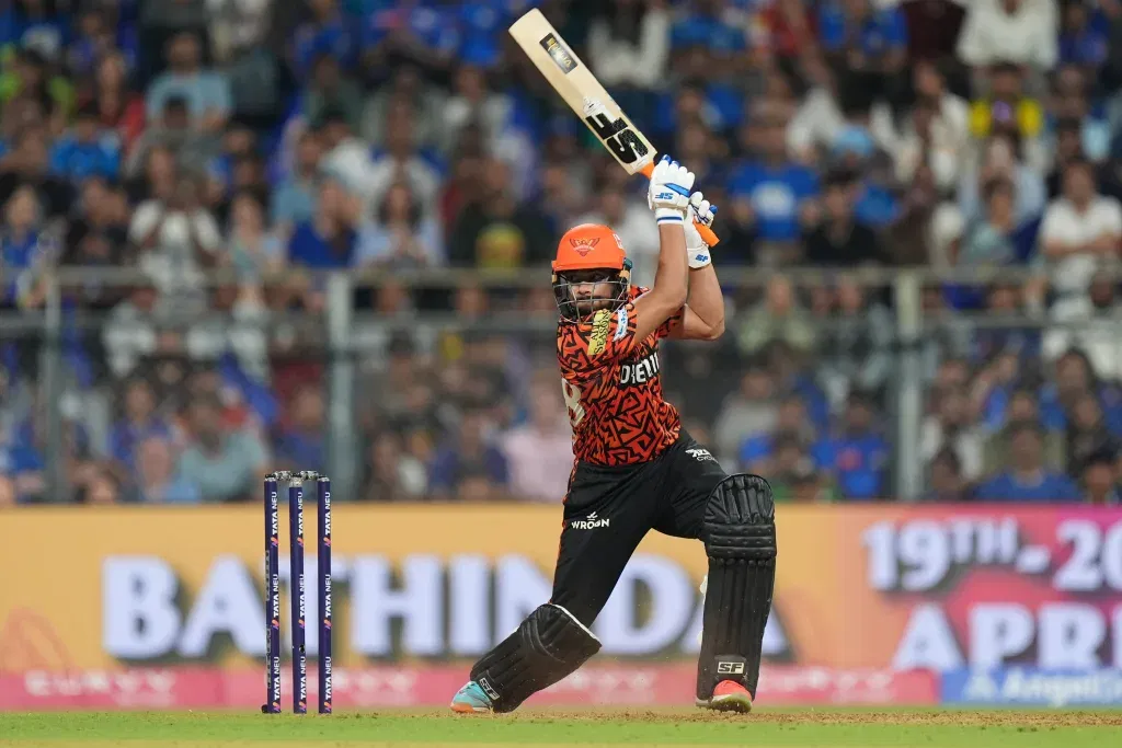 Aniket Verma 1 IPL 2025: Clinical Mumbai Indians Crush Sunrisers Hyderabad to Seal Back-to-Back Wins