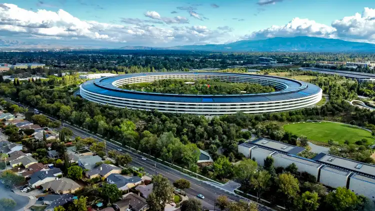 Apple Faces $33B Profit Hit as Tariffs Threaten Prices and Supply Chain