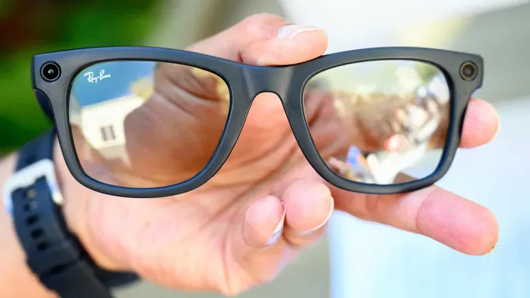 Ray-Ban Meta Glasses with AI, Recording, and Speakers Coming