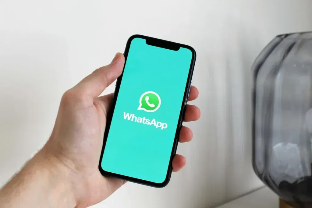 WhatsApp 2 1 WhatsApp Launches 5-Language On-Device Translation for Beta Android Users