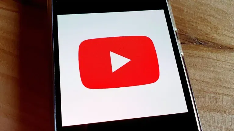 YouTube Tests AI Overviews with Video Clips in Search Results