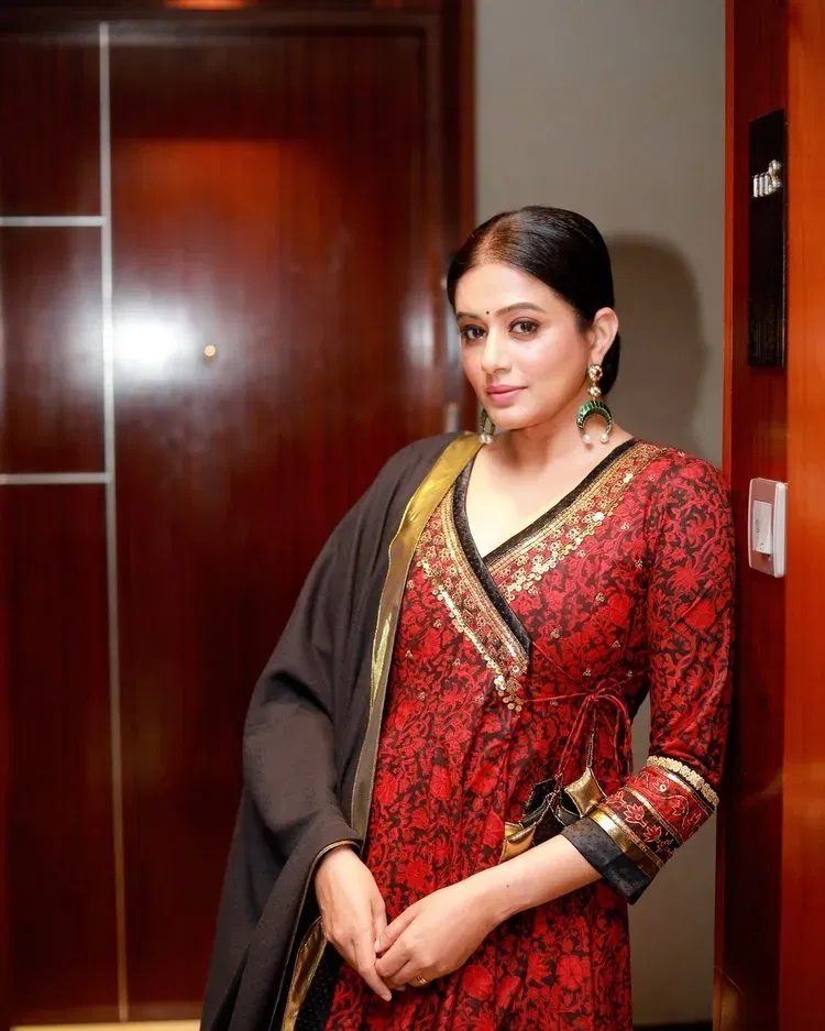 Priyamani 