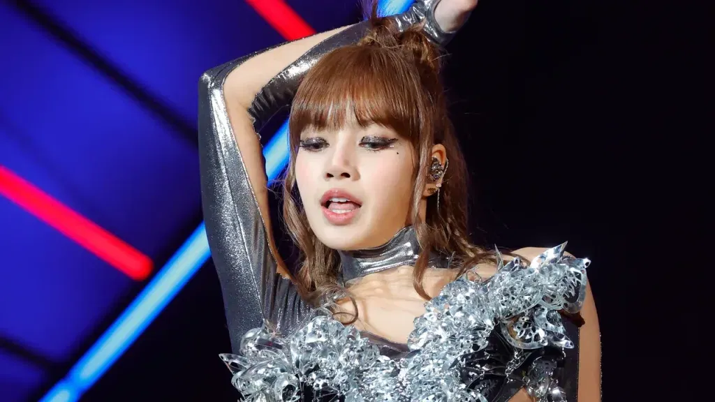 image 489 BLACKPINK Lisa Dominates Coachella 2025: Hollywood Reporter Names Her ‘Best Band Member to Perform Solo’