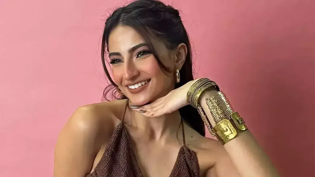 plakaad 2 Palak Tiwari Eye Rescue: The Viral Skincare Hack That’s Stealing Hollywood’s Spotlight
