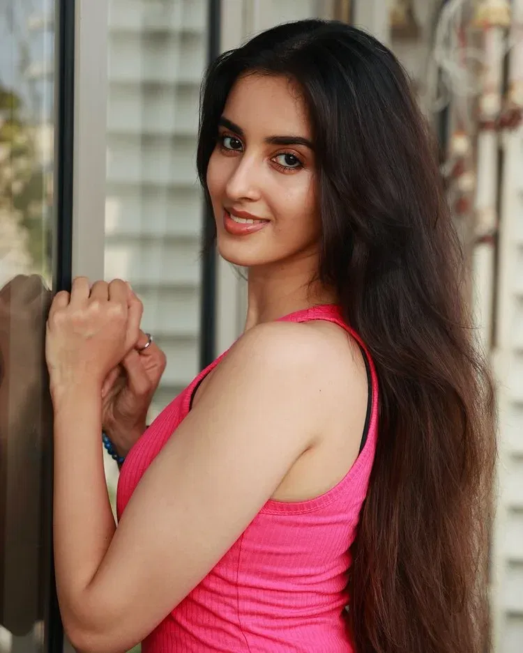Simratt Kaur Shines in Prabhas’ ‘Salaar’: A Rising Star’s Journey from ‘Gadar 2’ to the Big League