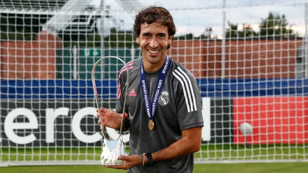 Raúl gonzález bids farewell to real madrid castilla