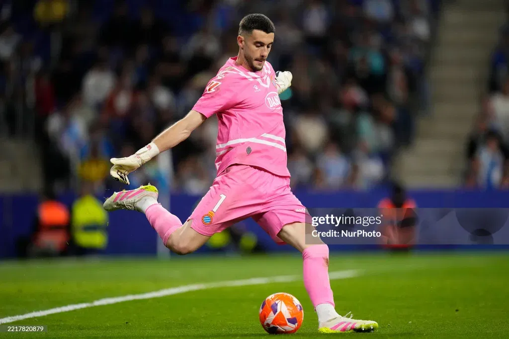 Joan Garcia Officially Joins Barcelona in €25 Million Transfer