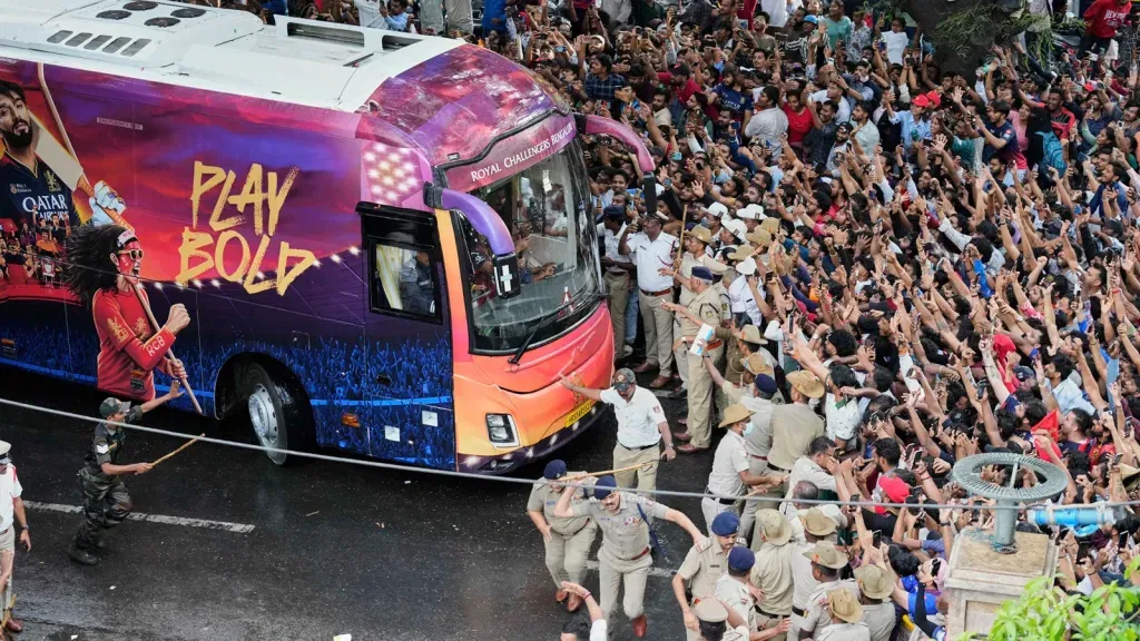Rcb bus parade