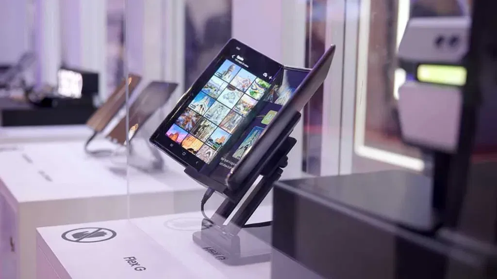 Samsung tri fold phone 3