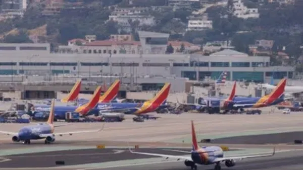 US Airline Shutdown Leaves Thousands Stranded: Travel Chaos Unfolds