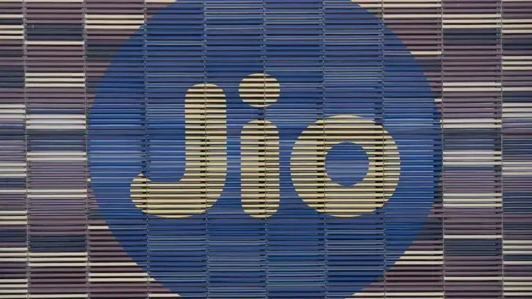 Jio Dominates India's Telecom Market with Record May 2025 Growth