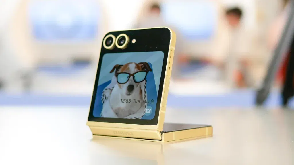 Galaxy Z Flip 7 Gets Massive 4-Inch Cover Screen: July 9 Launch